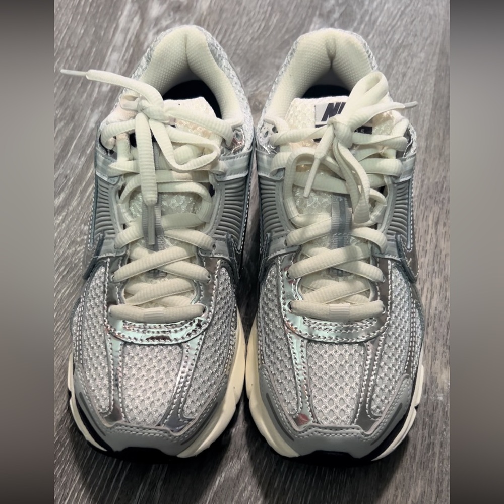 Nike Zoom Vomero 5 - Women's